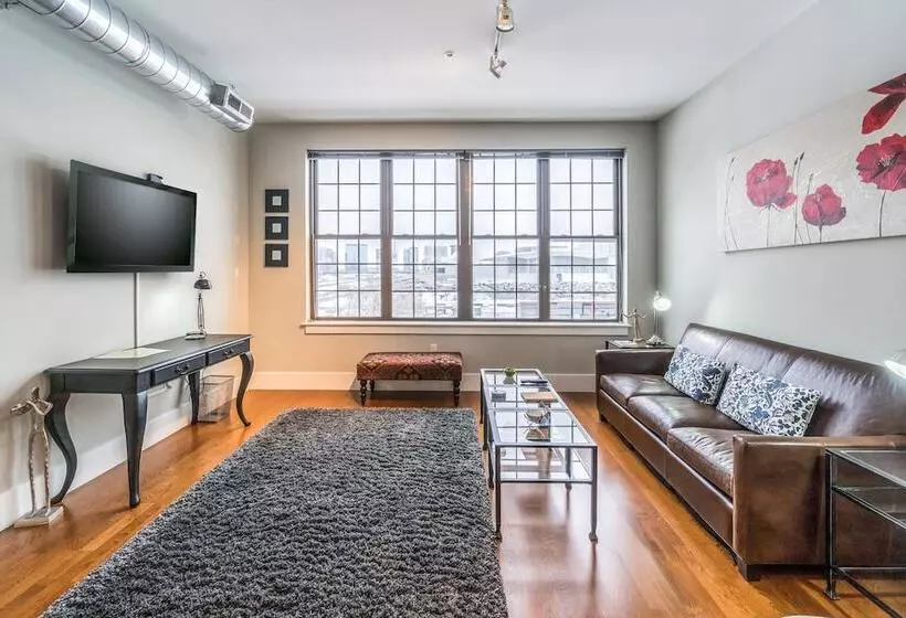 Seaport Signal Building By Vacasa