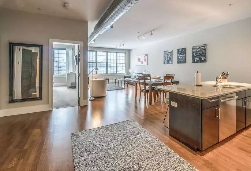 Seaport Signal Building By Vacasa