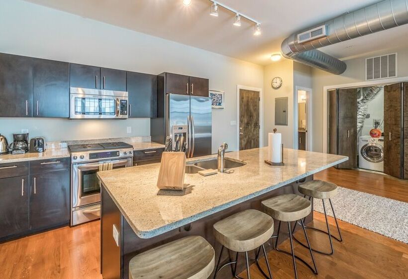 Seaport Signal Building By Vacasa