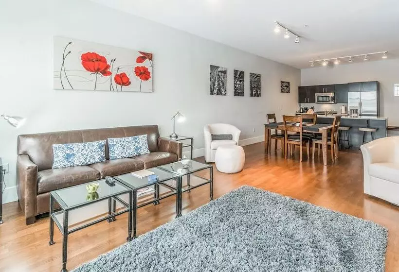 Seaport Signal Building By Vacasa