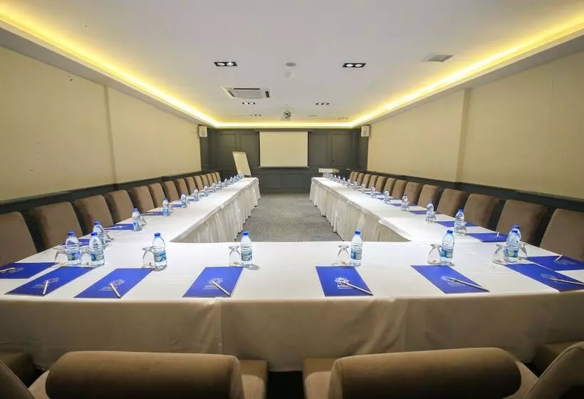 Aymi̇ra Hotel & Spa