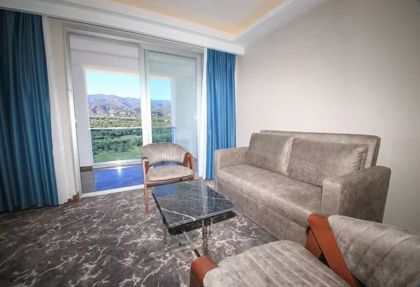 Aymi̇ra Hotel & Spa