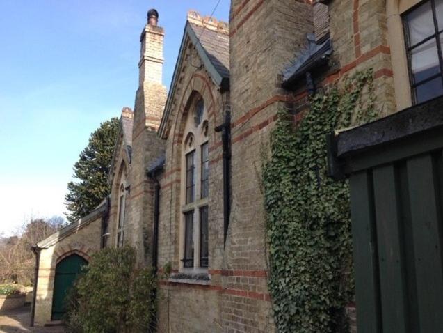 צימר Chalk And Cheese