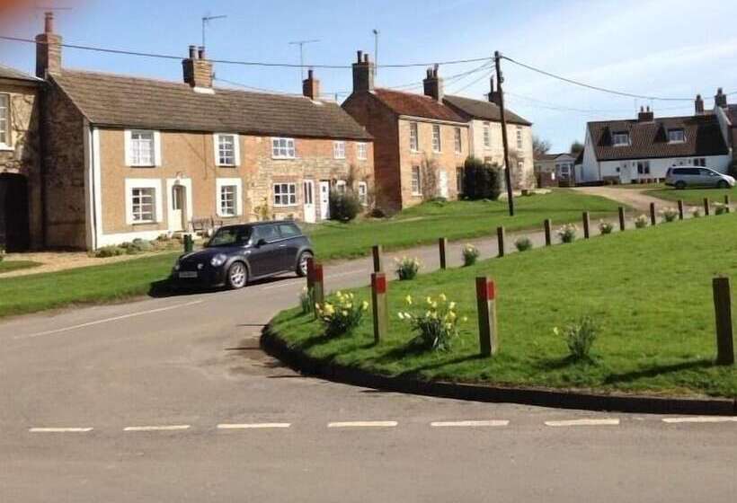 צימר Chalk And Cheese