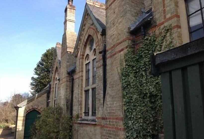 צימר Chalk And Cheese