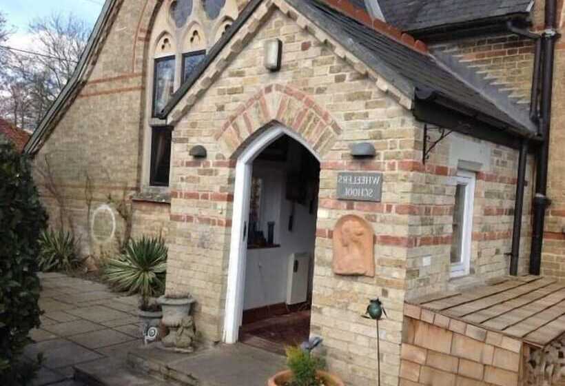 צימר Chalk And Cheese