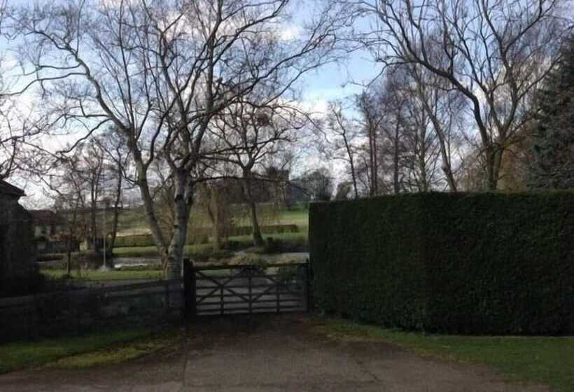 צימר Chalk And Cheese