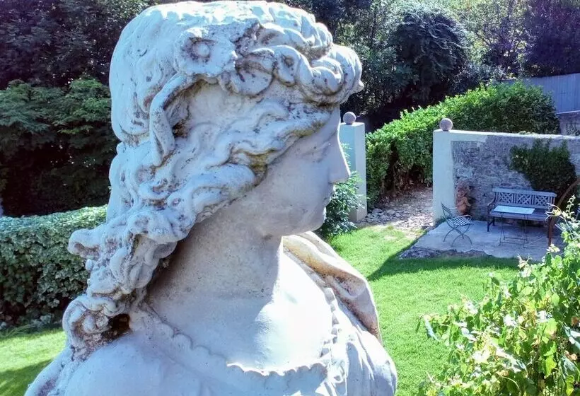 Aamiaismajoitus (B&B) La Maison Jaffran, Suite En Ville