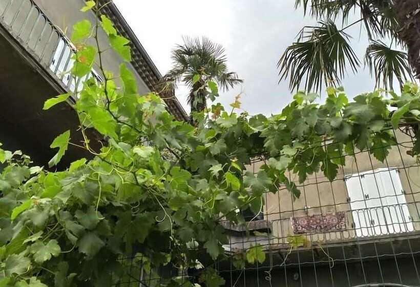 مبيت وإفطار La Maison Jaffran, Suite En Ville