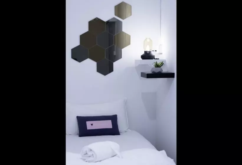 Bond Boutique Capsule Hotel At Bugis Hostel