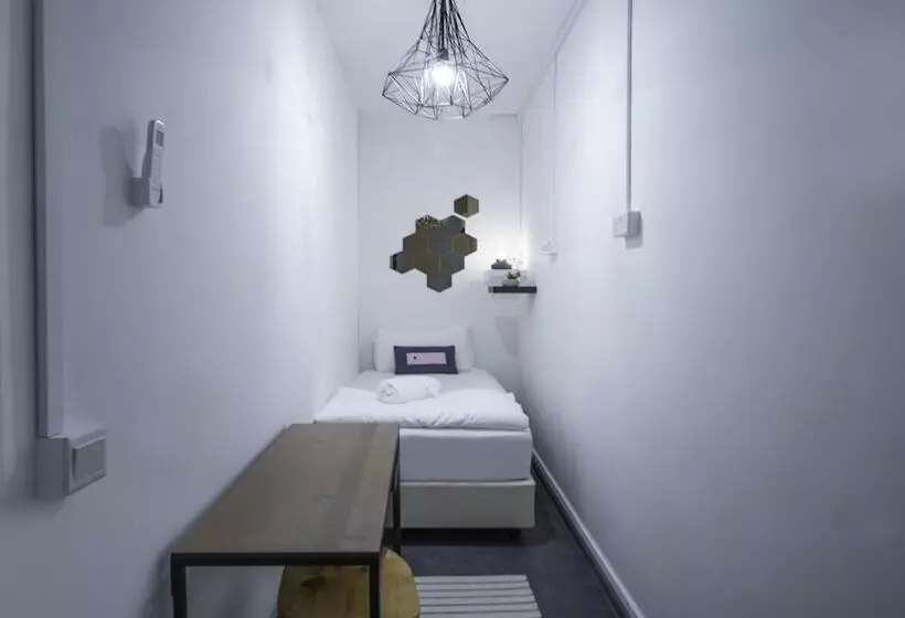 Bond Boutique Capsule Hotel At Bugis Hostel