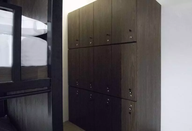Bond Boutique Capsule Hotel At Bugis Hostel