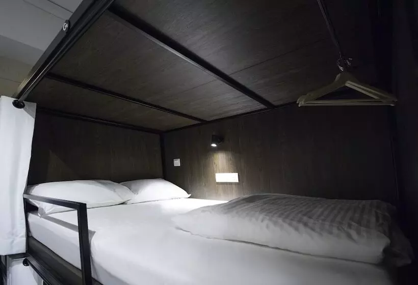 Bond Boutique Capsule Hotel At Bugis Hostel