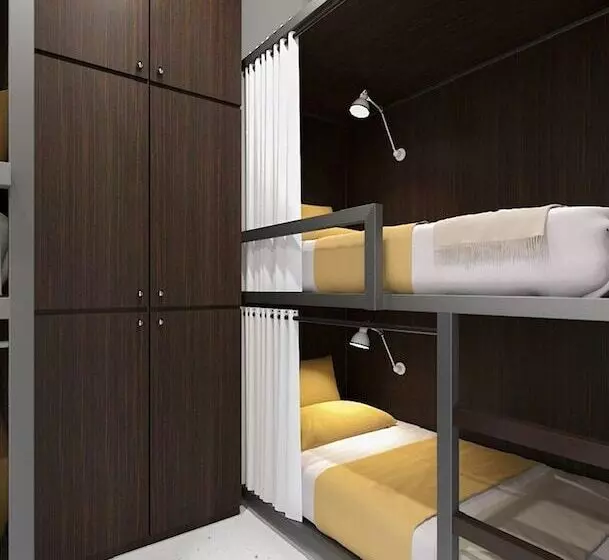 Bond Boutique Capsule Hotel At Bugis Hostel