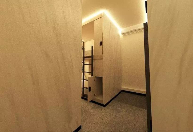 Bond Boutique Capsule Hotel At Bugis Hostel