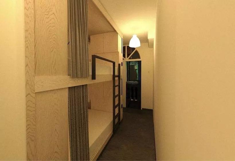 Bond Boutique Capsule Hotel At Bugis Hostel