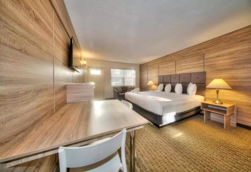 Club Lux Resort By The Beach