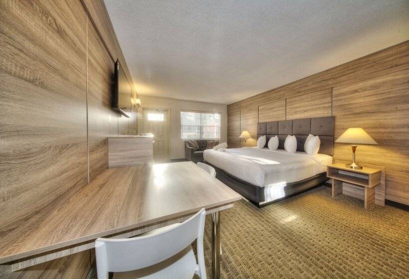 Club Lux Resort By The Beach