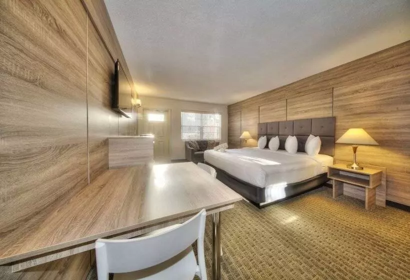 Club Lux Resort By The Beach