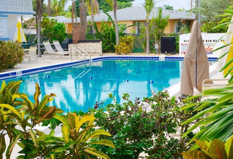 Club Lux Resort By The Beach