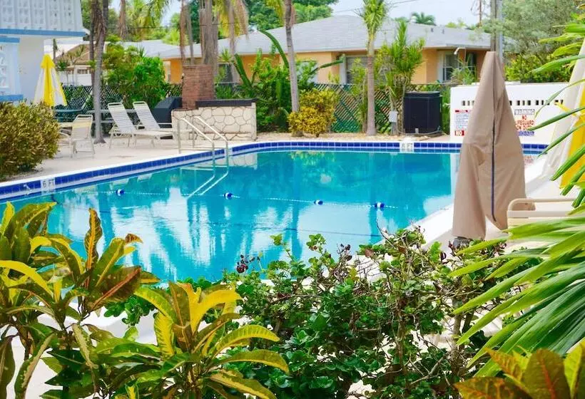 Club Lux Resort By The Beach