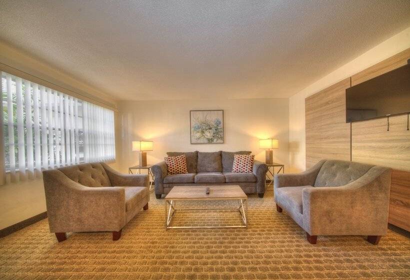 Club Lux Resort By The Beach