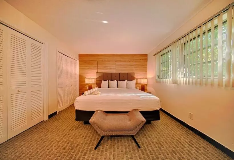 Club Lux Resort By The Beach