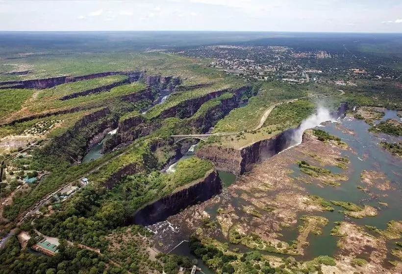 هتل Matetsi Victoria Falls