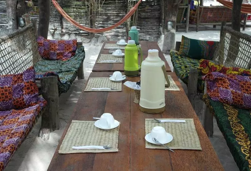 Hotelli Milele Lodge