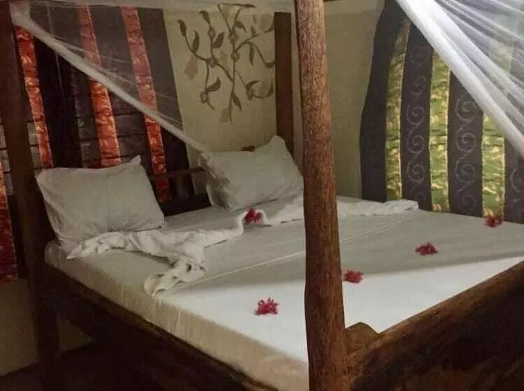 Hotelli Milele Lodge