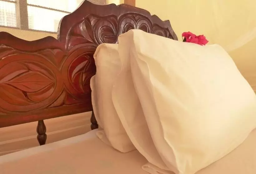 Hotelli Milele Lodge