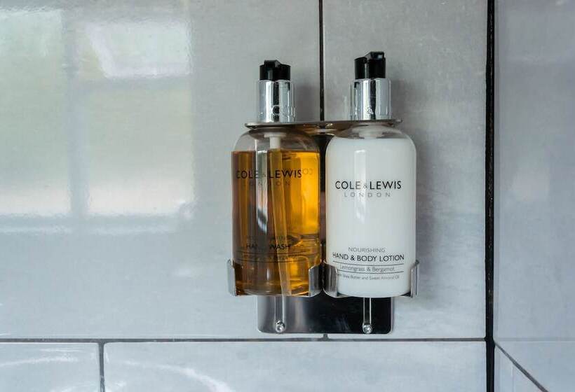 בית מלון כפרי The Inn On The Moor