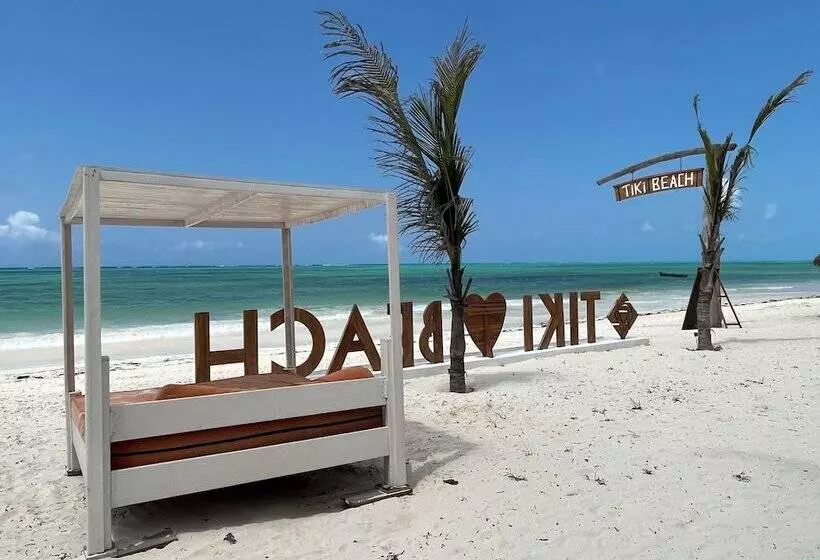 Hotelli Tiki Beach Club And Resort