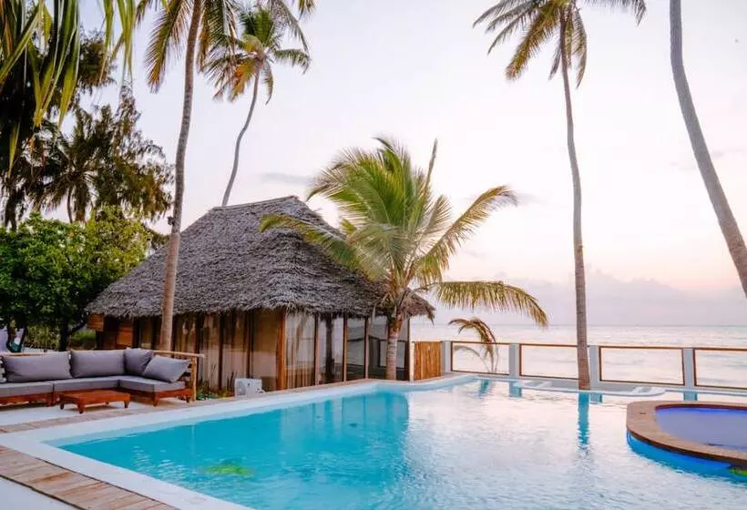 Hotelli Tiki Beach Club And Resort