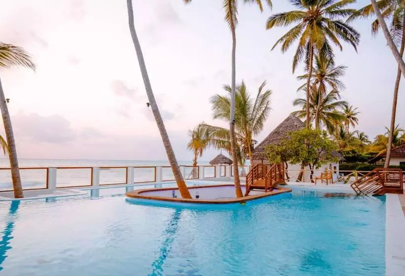 Hotelli Tiki Beach Club And Resort