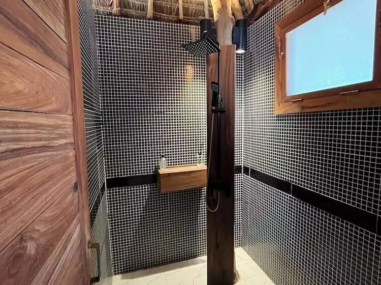 Hotelli Tiki Beach Club And Resort