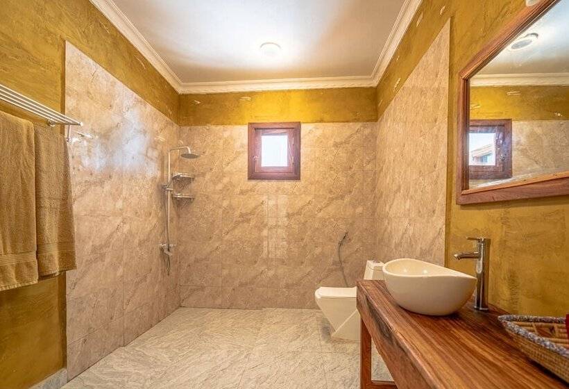 בית מלון כפרי Tiki Beach Club And Resort