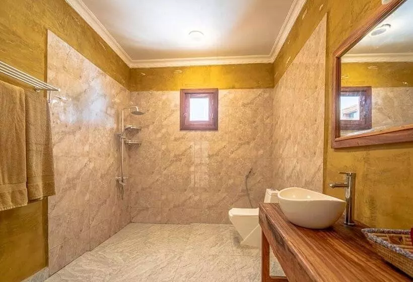 Hotelli Tiki Beach Club And Resort