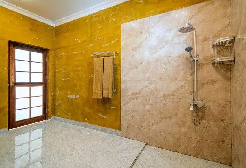 Hotelli Tiki Beach Club And Resort