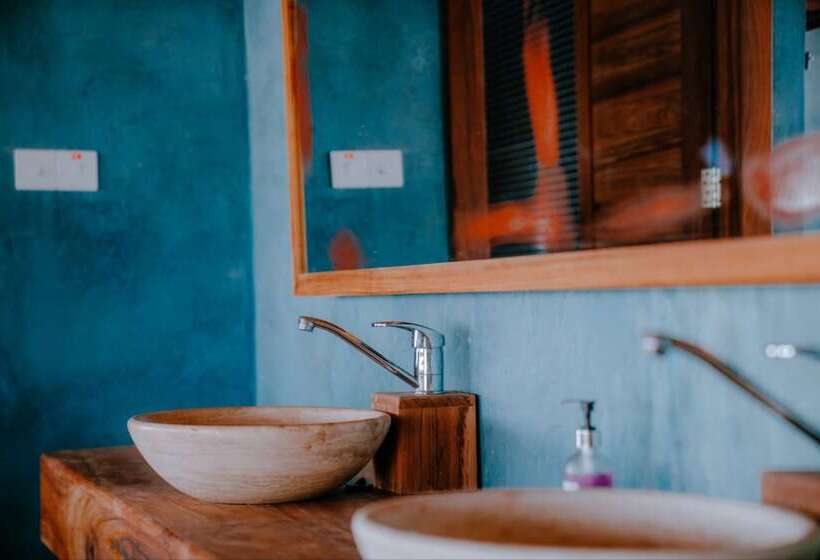 בית מלון כפרי Tiki Beach Club And Resort