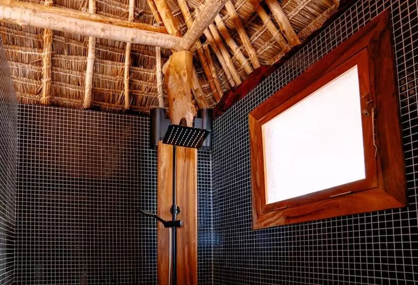 Hotelli Tiki Beach Club And Resort