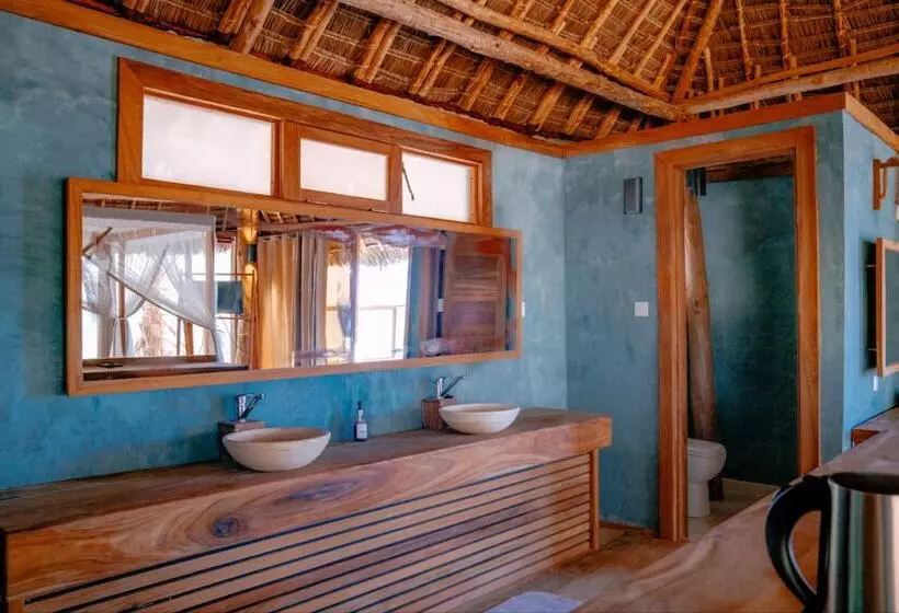 Hotelli Tiki Beach Club And Resort