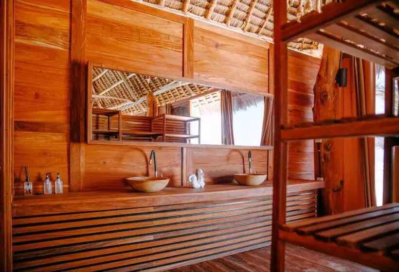 Hotelli Tiki Beach Club And Resort