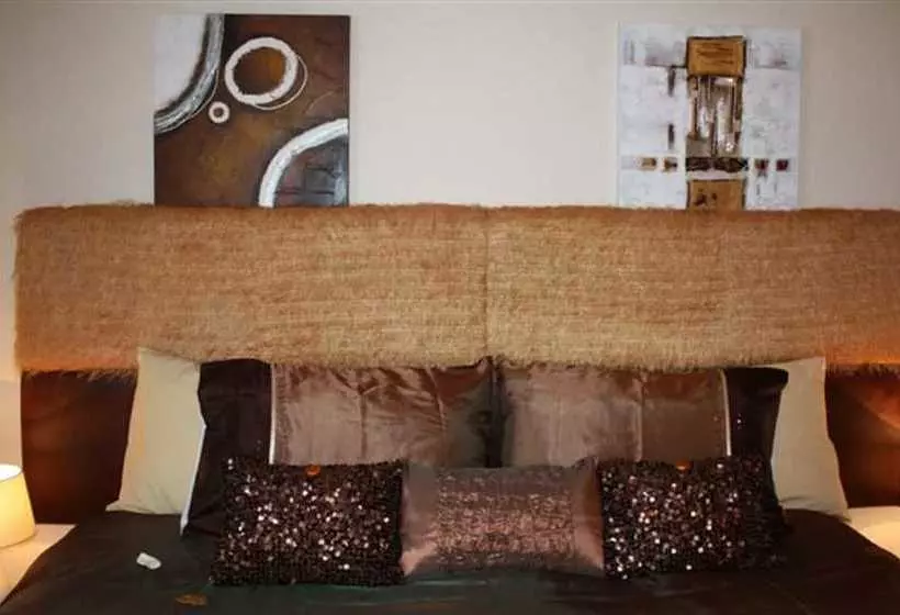 Robertsbridge Retreat Upper Apartment