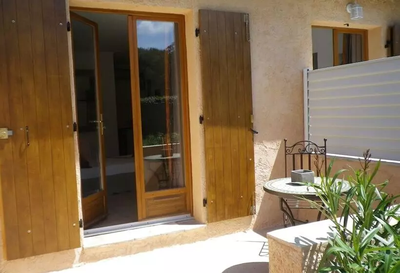 Aamiaismajoitus (B&B) Chambres D'hôtes Villa Alizé