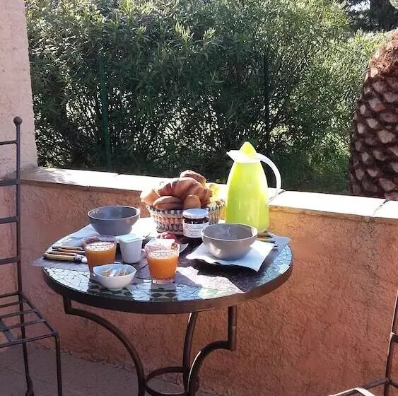 Aamiaismajoitus (B&B) Chambres D'hôtes Villa Alizé