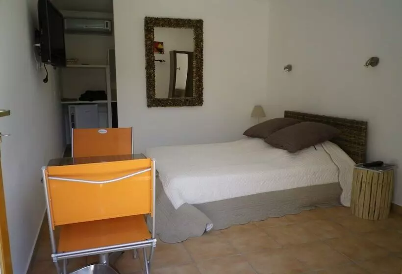 Aamiaismajoitus (B&B) Chambres D'hôtes Villa Alizé