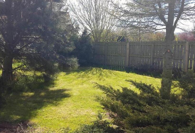 تختخواب و صبحانه Pantile Lodge