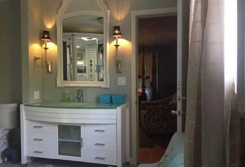 Bed and Breakfast Up Up And Away Lodging