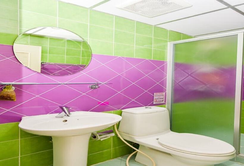 Hotel The Answer Beachfront Cha Am